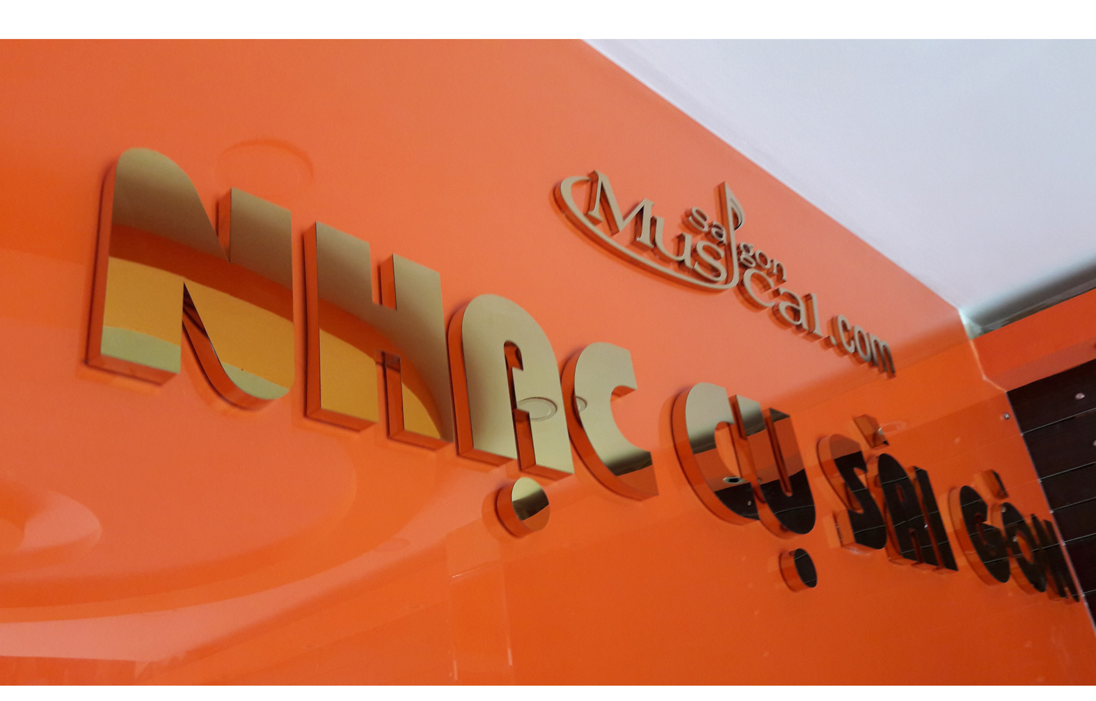 Thi công bảng hiệu alu-mica-inox